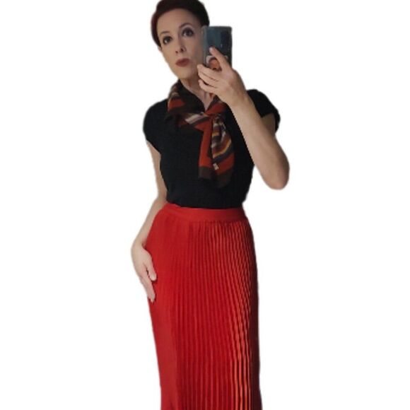 Accordion pleat red midi skirt XS - Picture 2 of 8